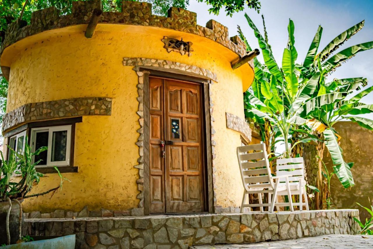 Kokrobite Gardens Restaurant And Guest House Extérieur photo