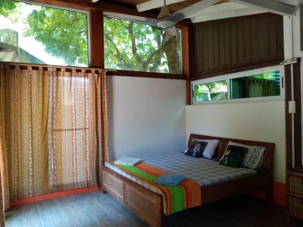 Kokrobite Gardens Restaurant And Guest House Extérieur photo