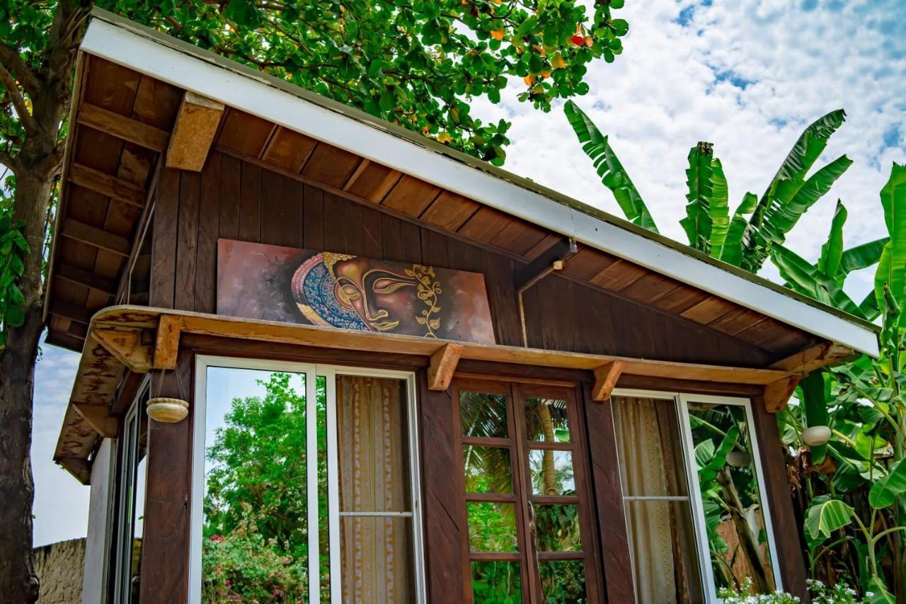 Kokrobite Gardens Restaurant And Guest House Extérieur photo