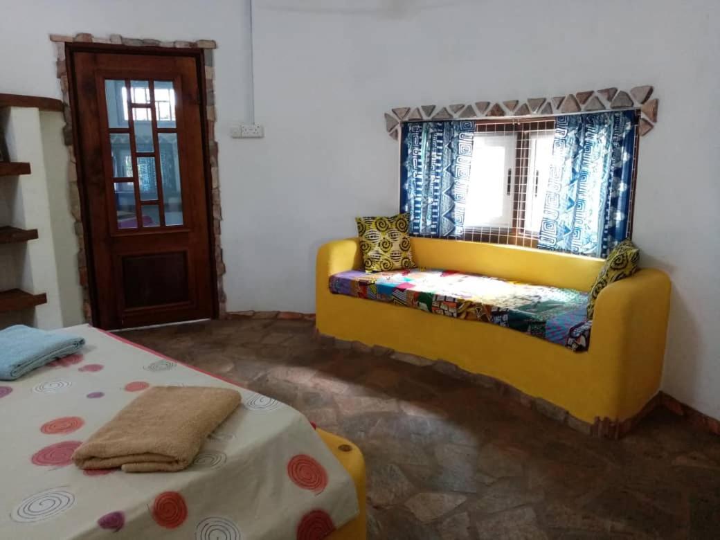 Kokrobite Gardens Restaurant And Guest House Extérieur photo