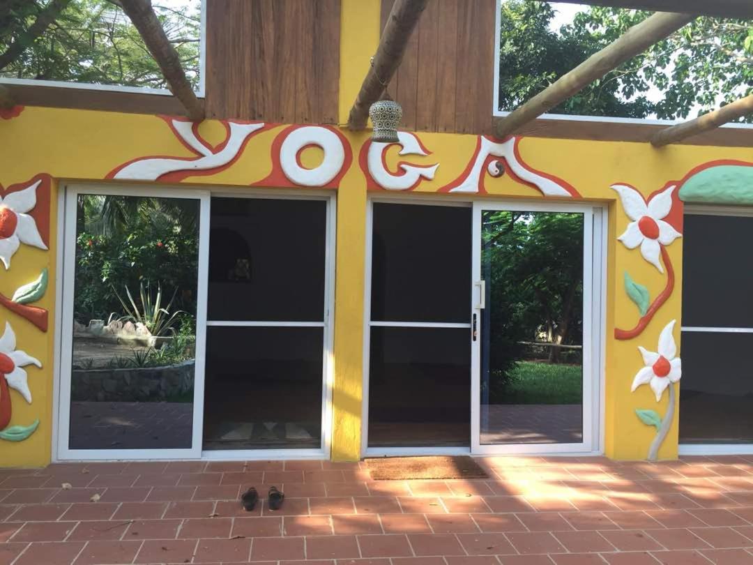 Kokrobite Gardens Restaurant And Guest House Extérieur photo