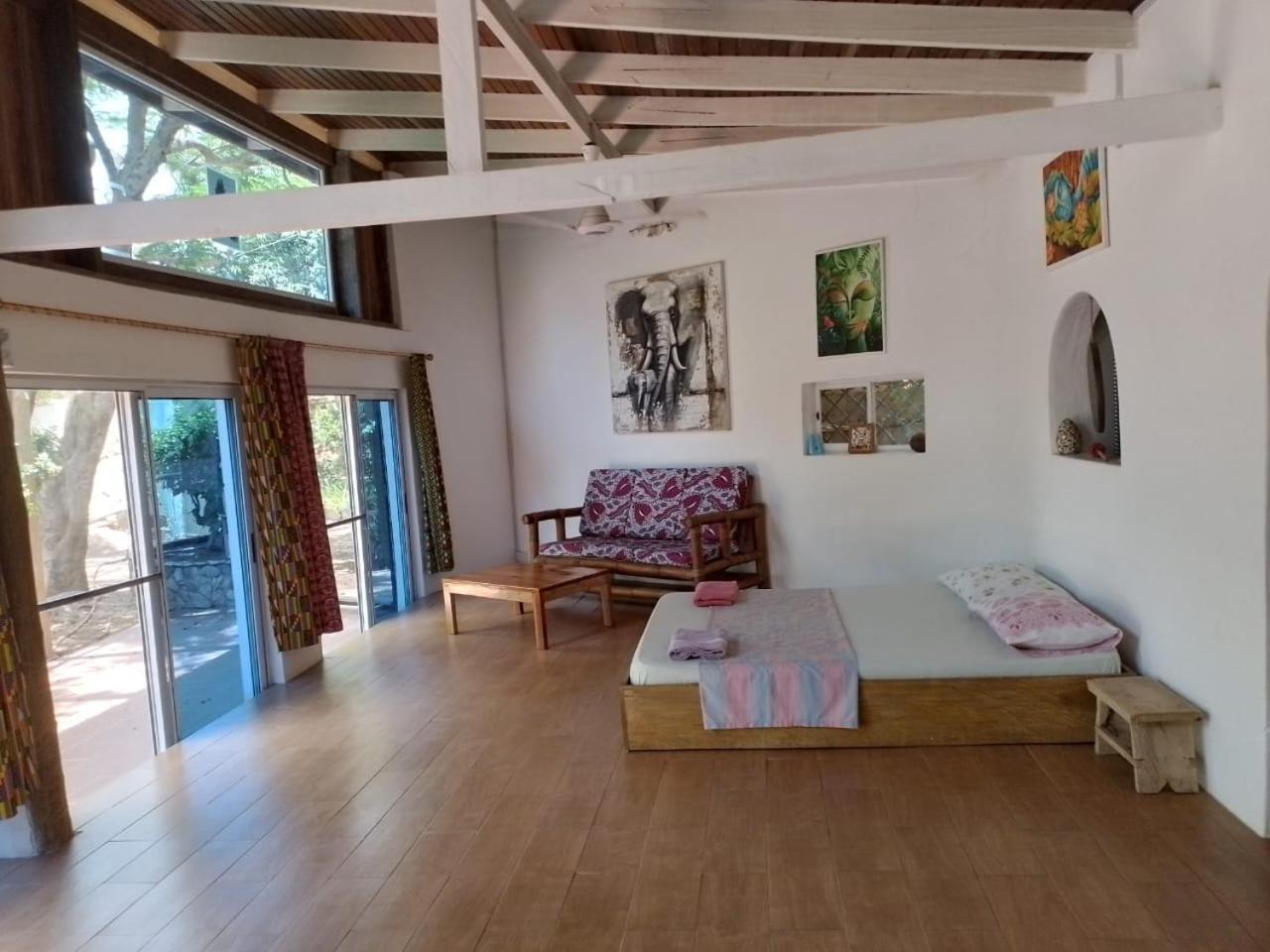 Kokrobite Gardens Restaurant And Guest House Extérieur photo