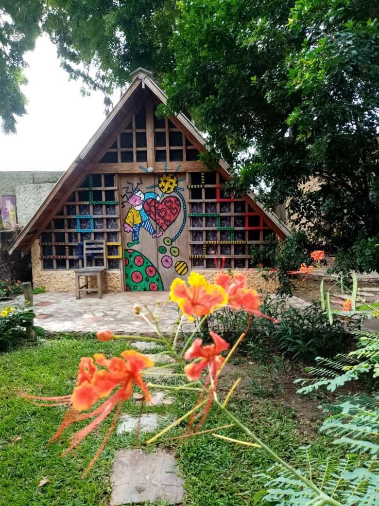 Kokrobite Gardens Restaurant And Guest House Extérieur photo